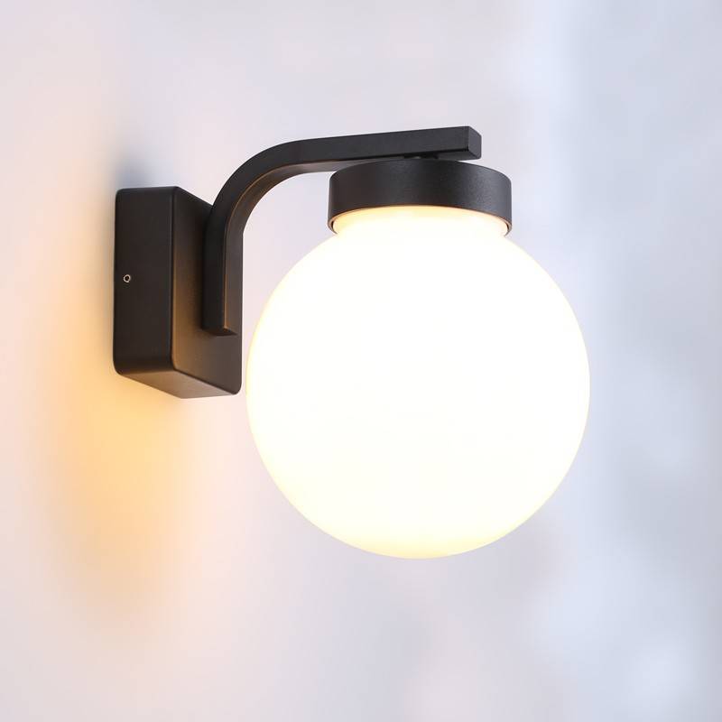 Exterior wall lamp