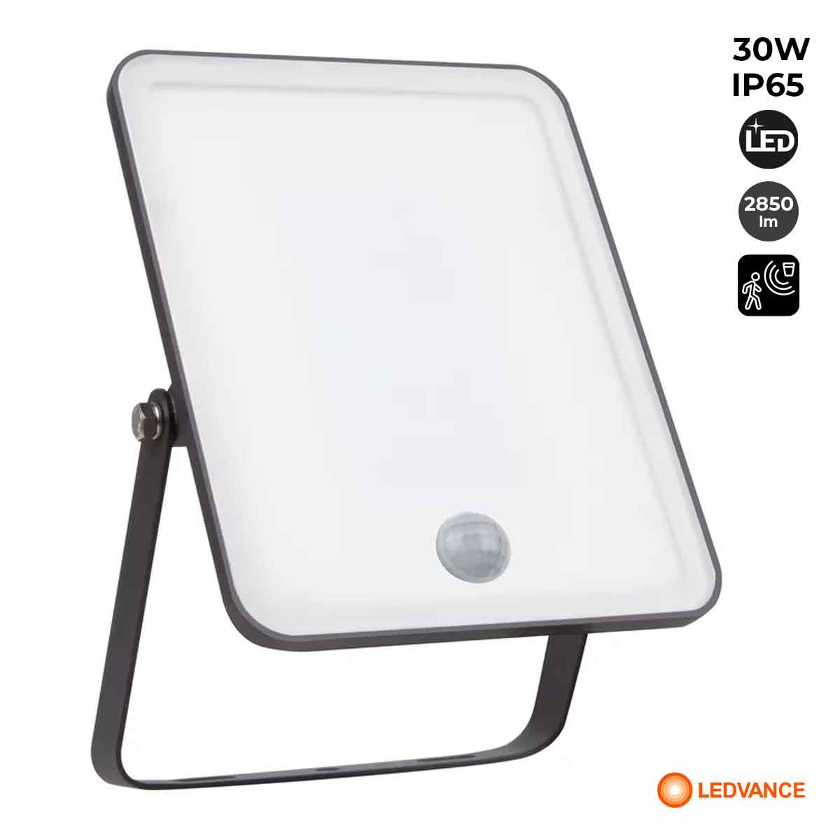 LEDVANCE floodlight with motion sensor - 30W - ESSENTIAL range - 2850lm - IP65 - 6500K