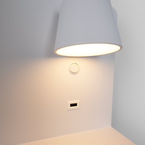 aplique de pared con luz orientable 6W con carga usb