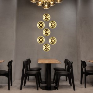 Applique "LIPS" ispirata al design di Tom Dixon