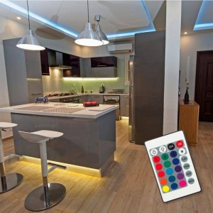 5 m RGB LED-stripkit met voeding, afstandsbediening en controller