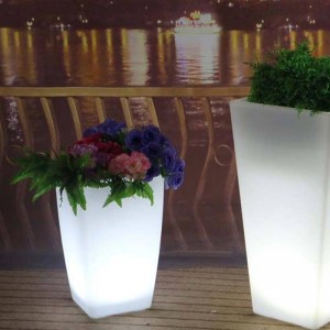 Witte Hars RGBW LED Plantenbak, 40x40x55cm, 12W, IP65, Oplaadbaar