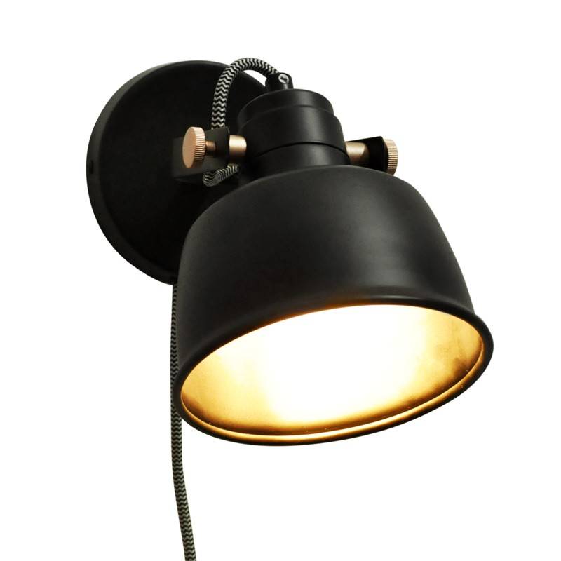 Binnenwandlamp "KUKKA" met schakelaar en stopcontact