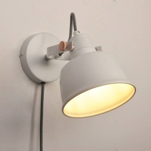 Binnenwandlamp "KUKKA" met schakelaar en stopcontact