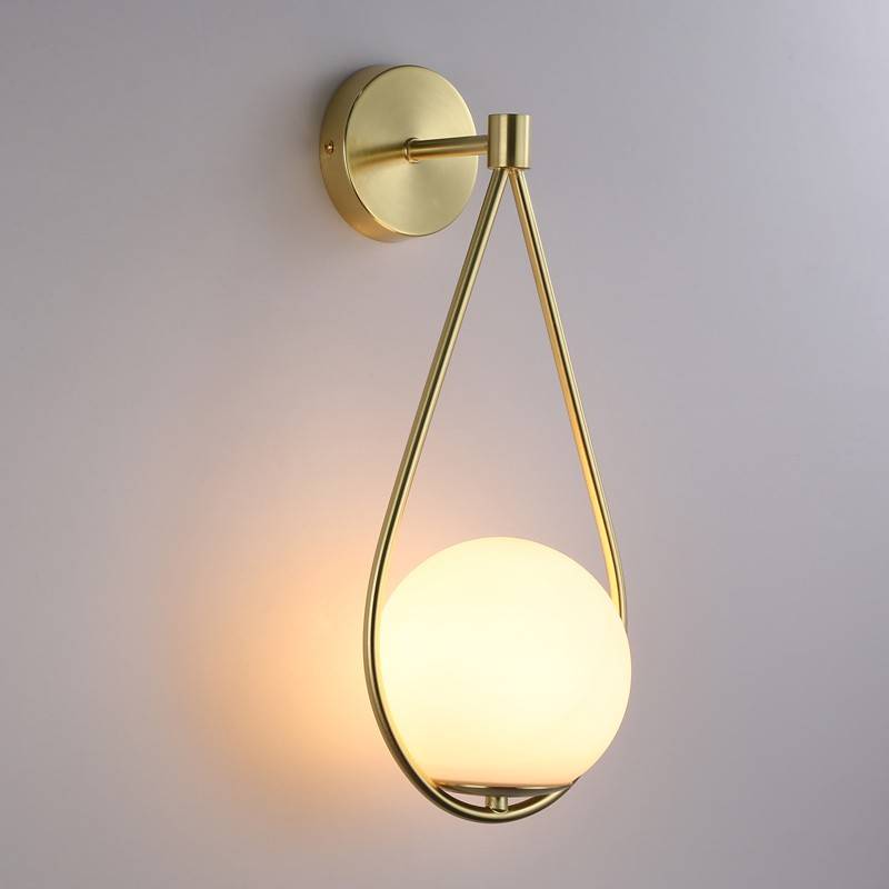 Glazen bol wandlamp "Clara".