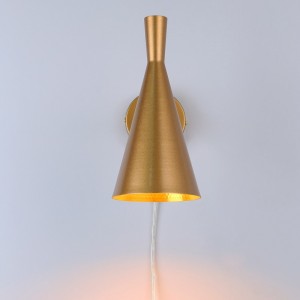 Wandlamp aan