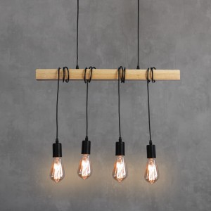 Houten lamp en hangende lampen