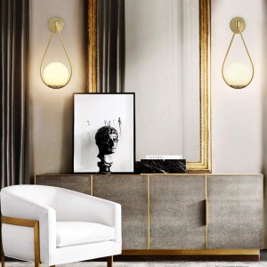 Clara" gouden glazen bol wandlamp