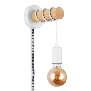 Houten wandlamp met schakelaar en stekker "MILA".