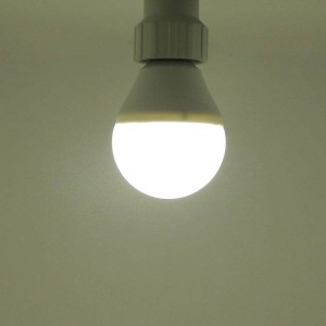 Bolvormige lamp E14 4,2W opalen kap B45