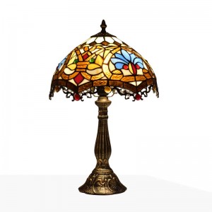 Tiffany geïnspireerde lamp met bloemenmozaïek in glas