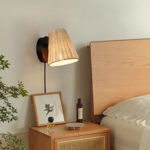 Rieten wandlamp met "Blind" stekker. E27